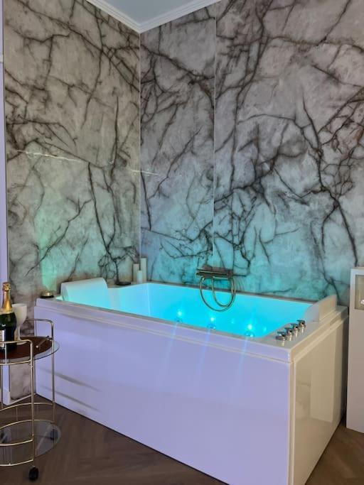 Les Chambres D Excellence Spa Sete Exterior photo